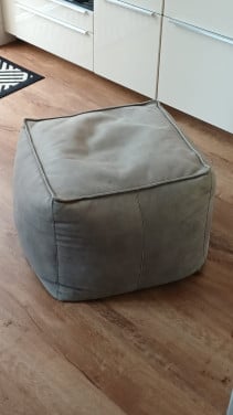 Grijze lederen Poef