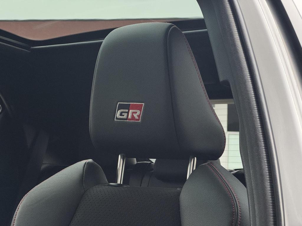 Toyota Yaris 1.5 hybrid gr sport premium pack, nl-auto!