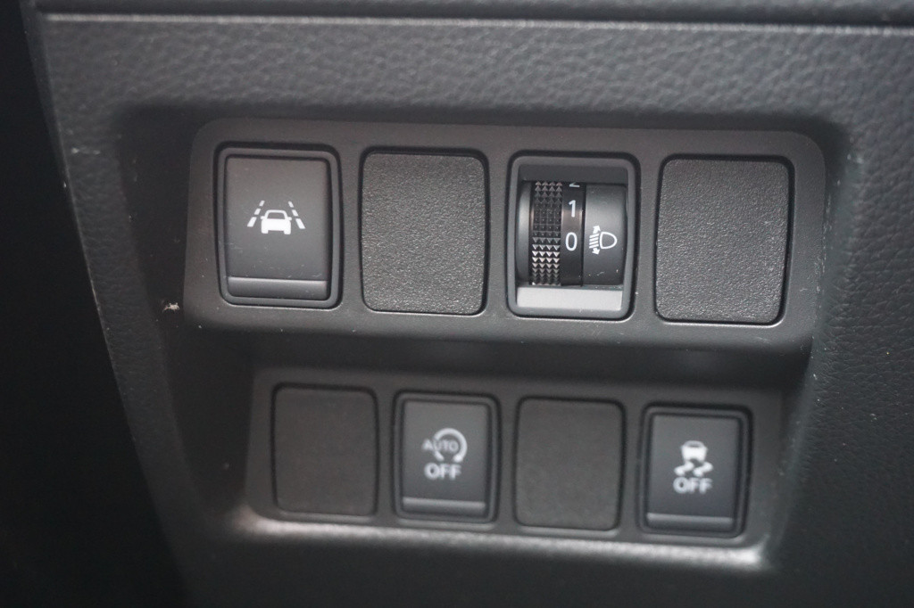 Nissan Qashqai 1.2 n-connecta climate / navi / camera / glazen dak / parkee