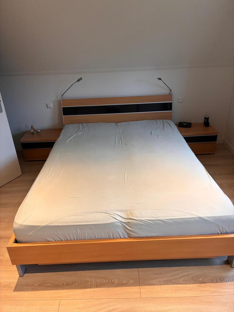Bed 160x220 met 2 lattenbodems