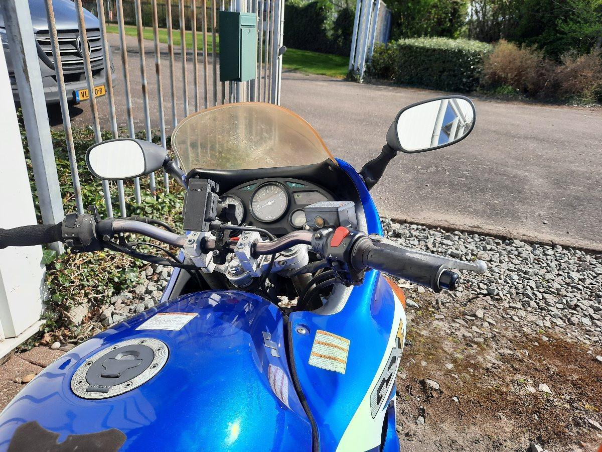 Suzuki GSX600F uit 2006 met superbike stuur
