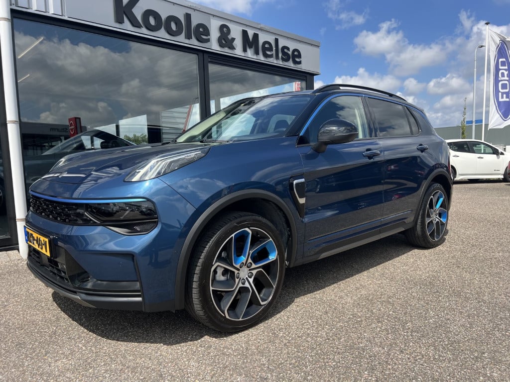 Lynk & Co 01 1.5 261pk plug in hybrid , panodak , 360gr camera , adaptive c