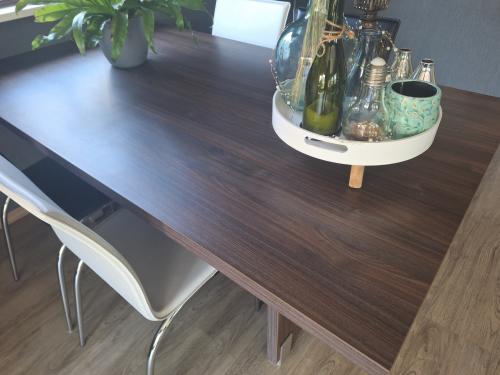 Te koop: tafel met 4 stoelen