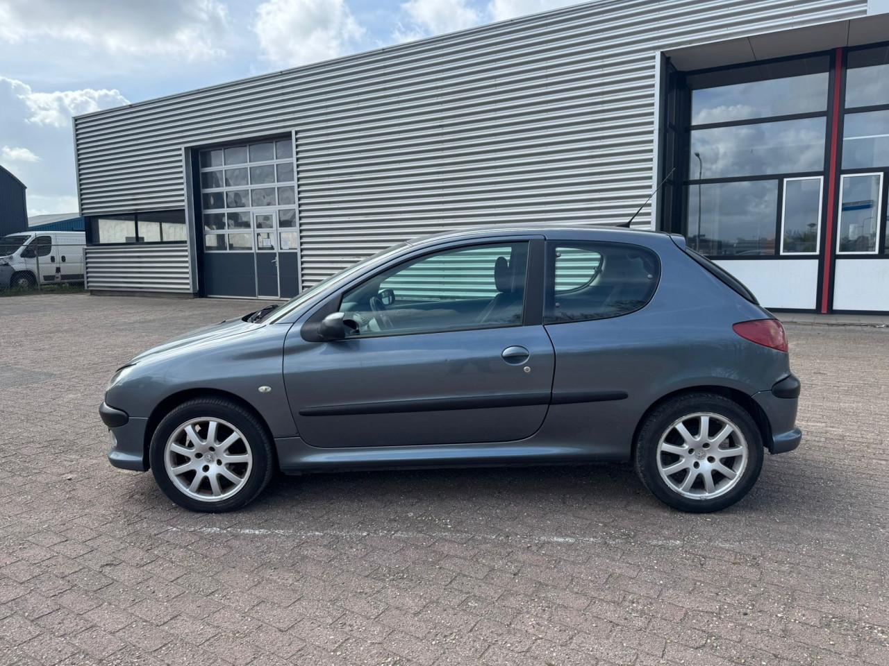 Peugeot 206 bj 2008  1400 euro