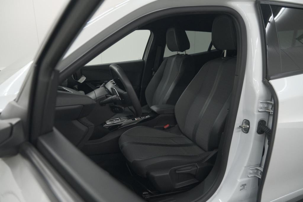 Peugeot 2008 puretech 130 eat8 allure | camera | navigatie | parkeersensore