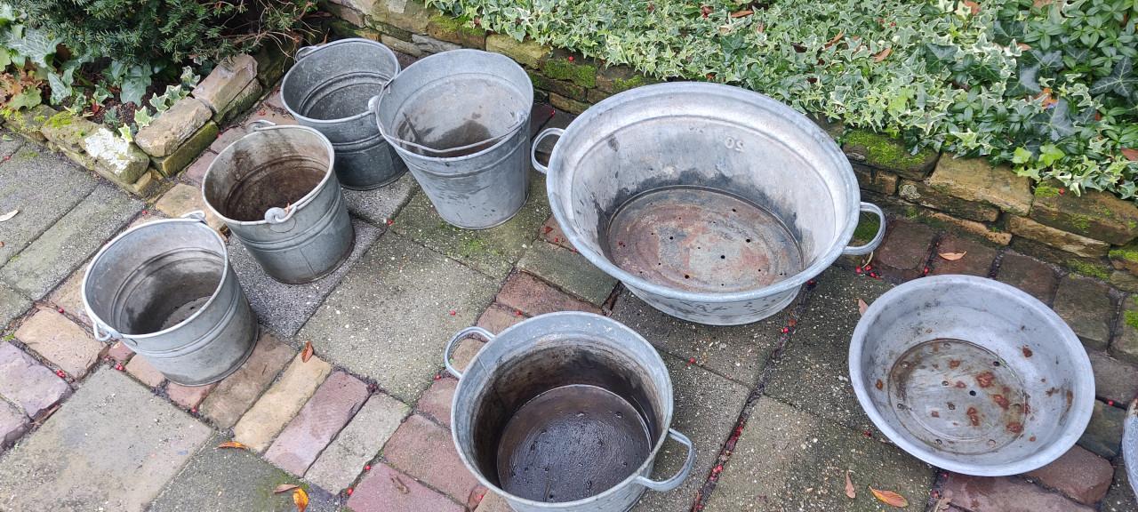Zinken emmertjes, schalen en teiltjes