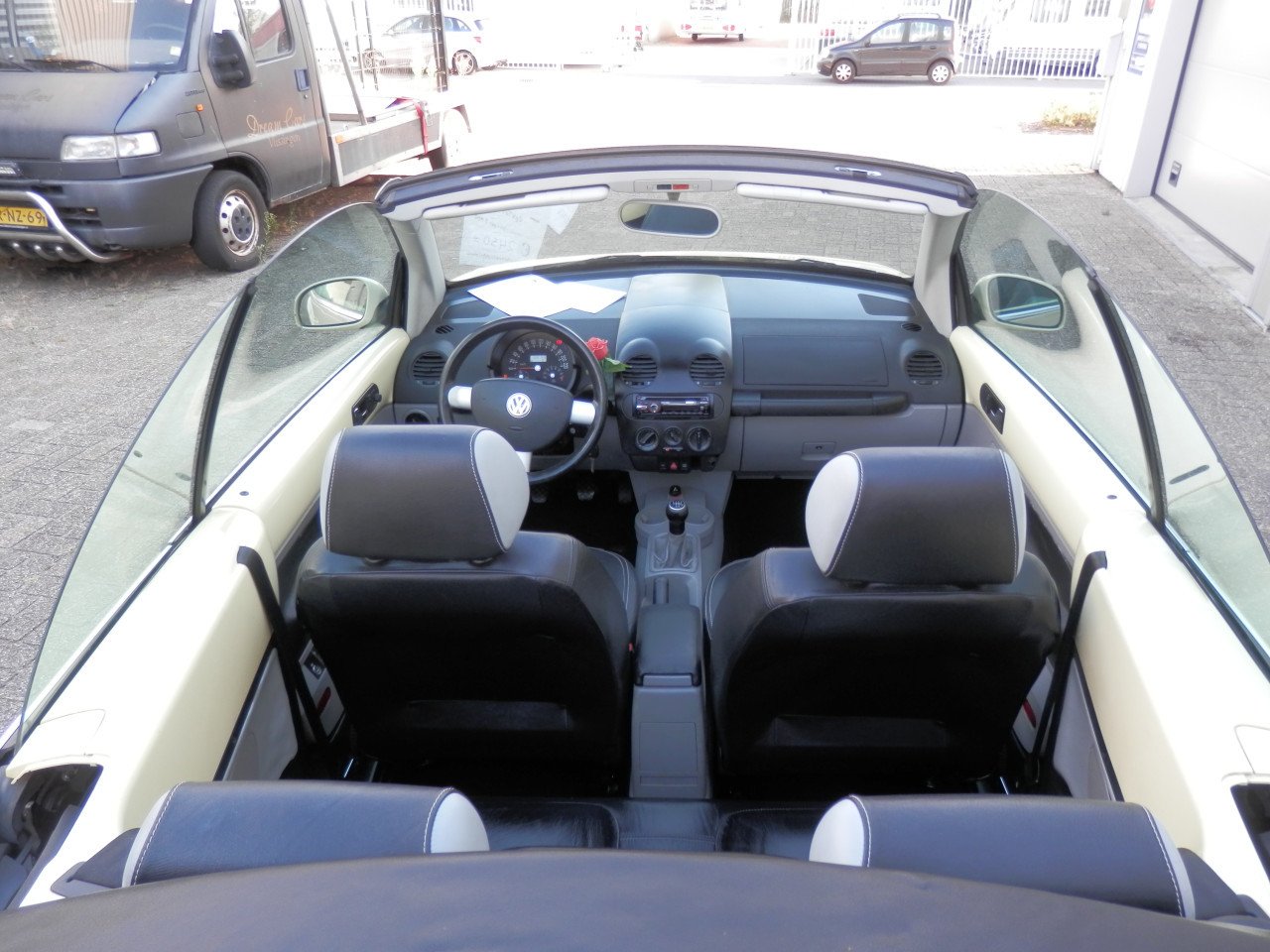 Auto Garant Biedt Aan:  Volkswagen Beetle (new) 1.6 Cabrio