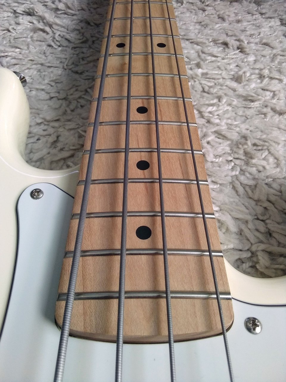 Squier Affinity PJ Bass Olympic White met upgrades 2024