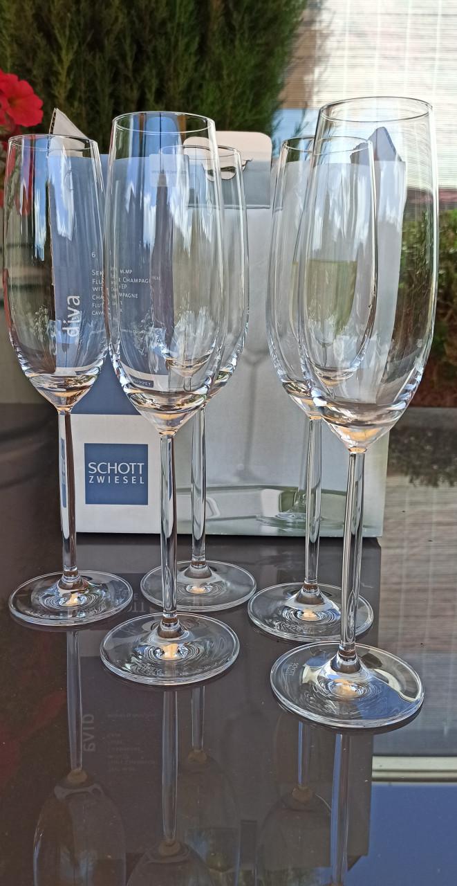 Vanaf €8 4st. - Wijnglazen, champagne glazen - zie adv. voor details