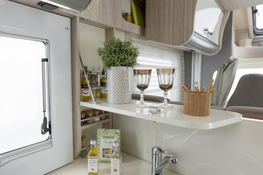 Elnagh T-Loft 530 2019 - Lengtebedden - Automaat - Fietsendrager op chassis