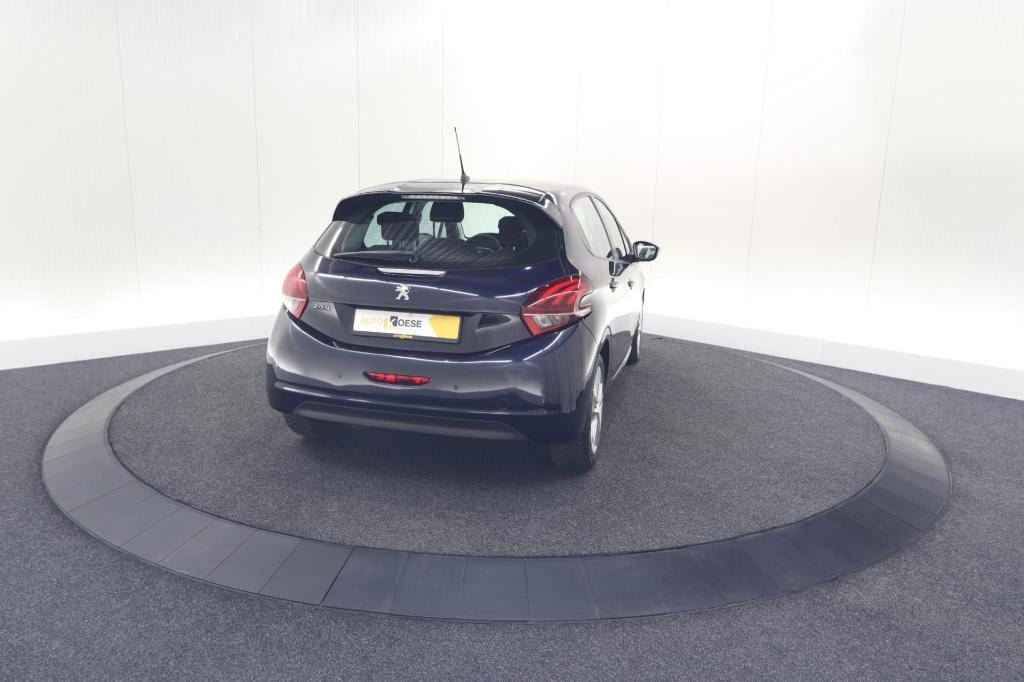 Peugeot 208 puretech 82 signature | allseason banden | navigatie | parkeers