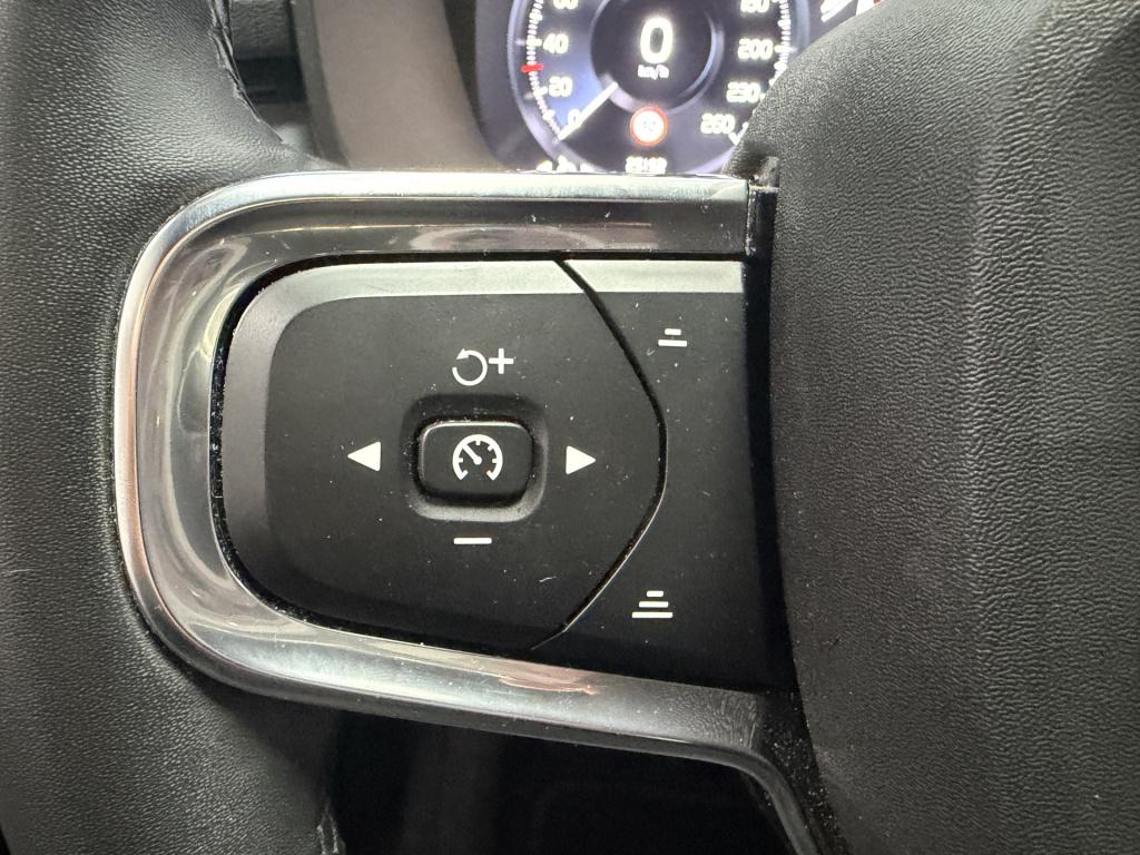 Volvo XC40 1.5 t4 plug-in hybrid plus dark