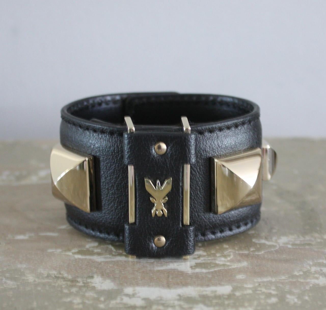 Zwarte armband met goudkleurige details