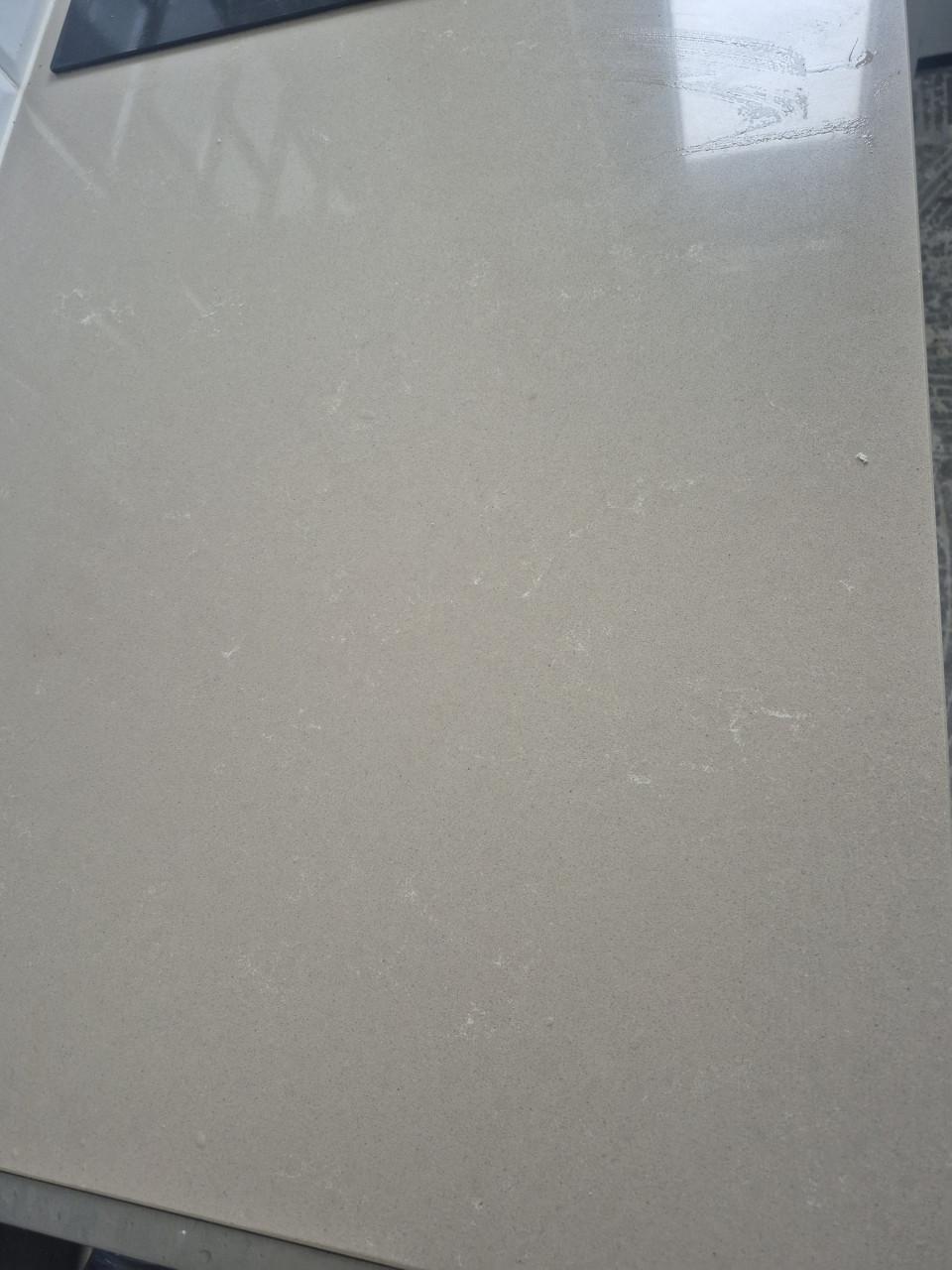 Moderne witte keuken 2,95 m met natuurstenen blad (2023)