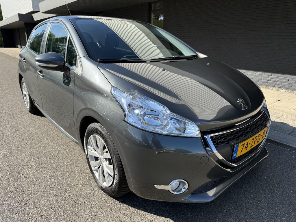 Peugeot 208 1.2 vti active // schermradio //