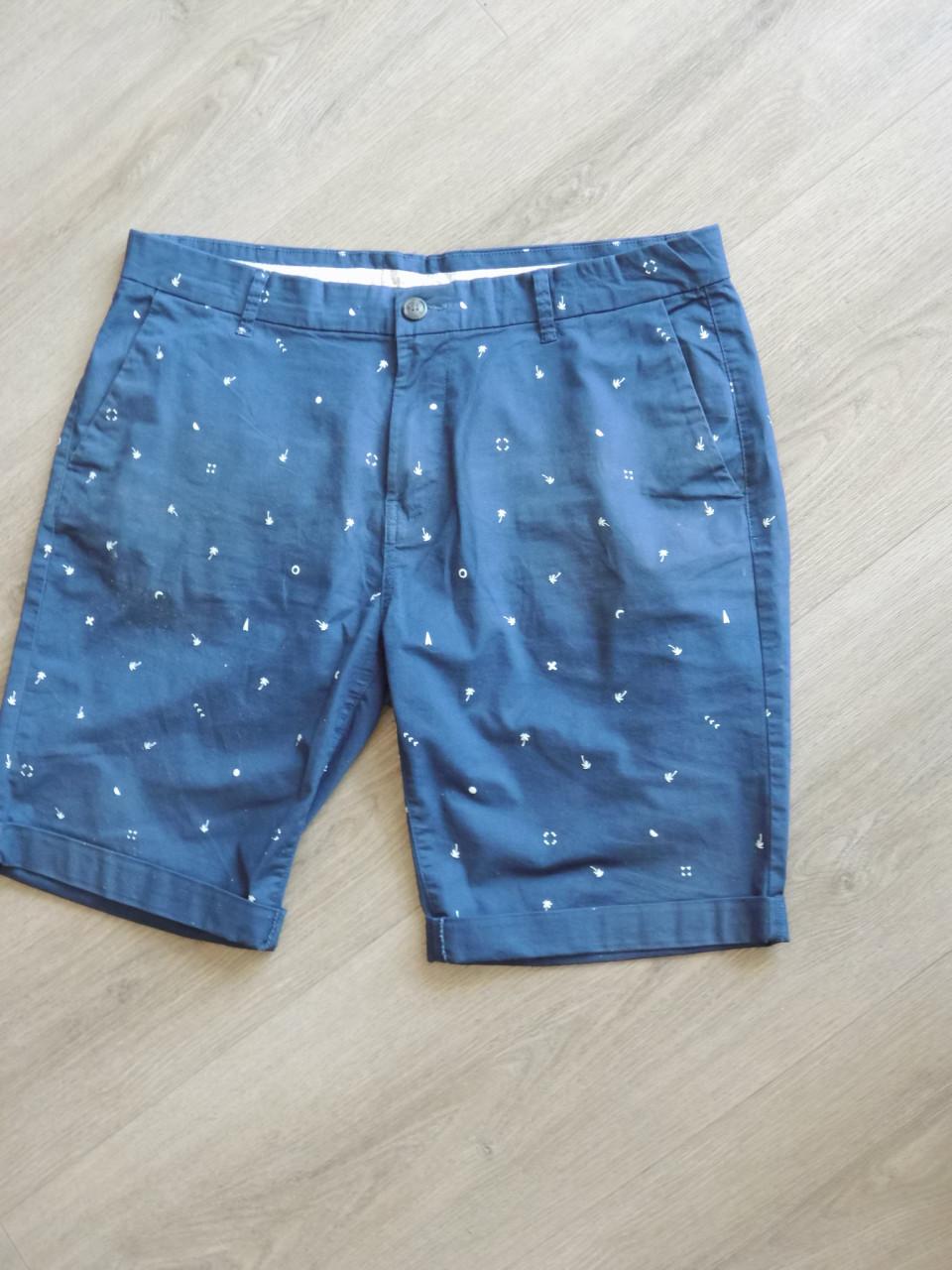 Korte broek maat 36.
