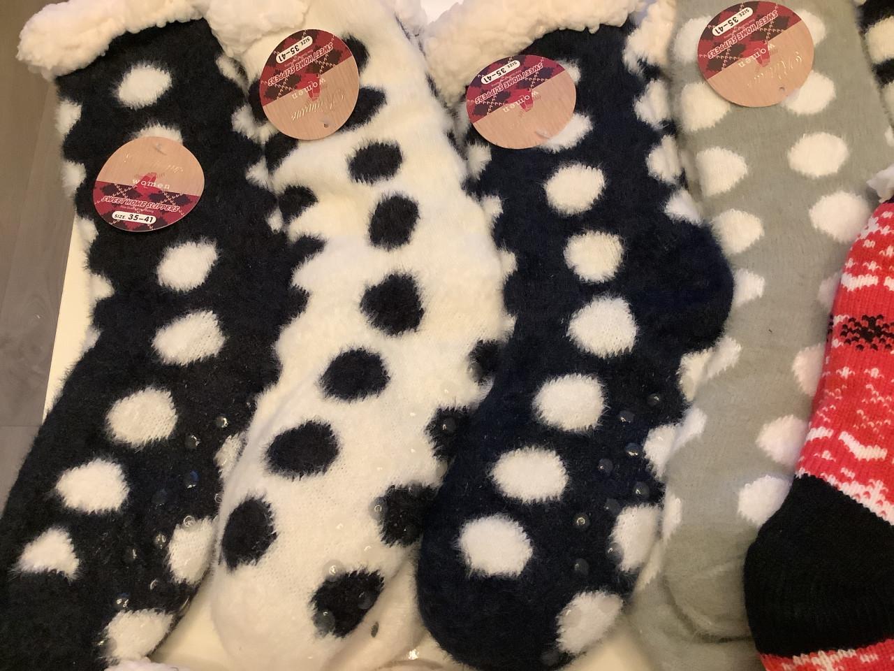 Partij leuke fluffy sokken met antislip. ( partij 223)