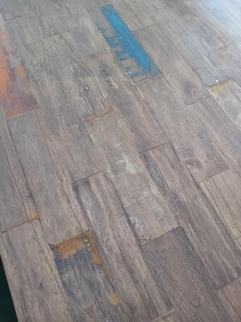 Gratis af te halen: mangohouten eettafel