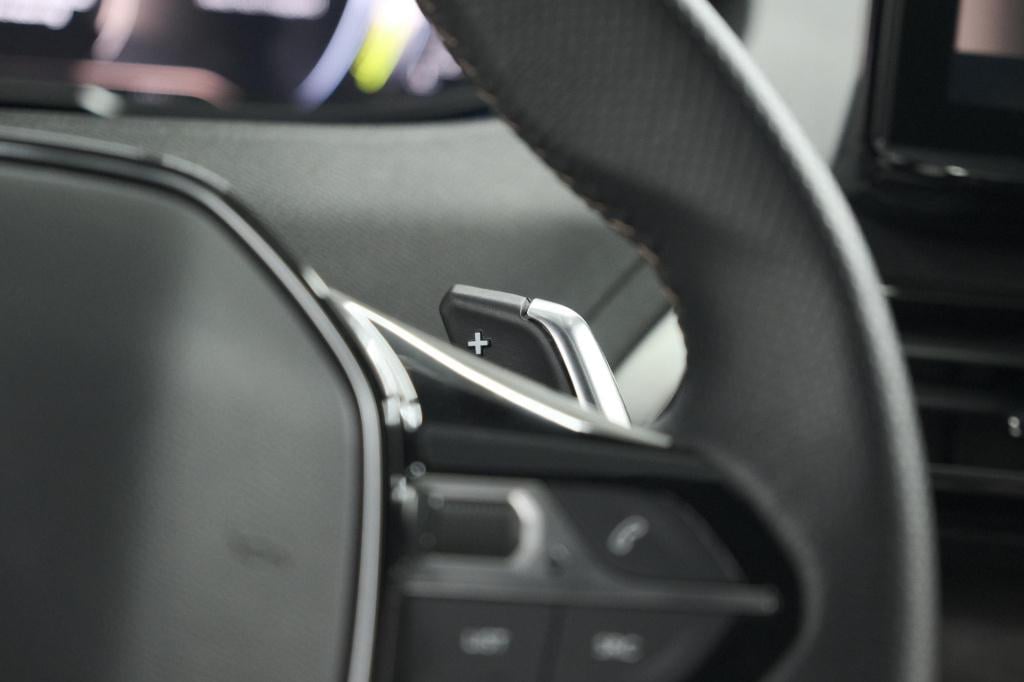 Peugeot 5008 hybrid 136 e-dcs6 gt | camera | dodehoekdetectie | navigatie |