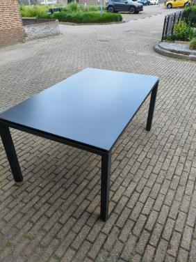Prachtige tuintafel ZGAN