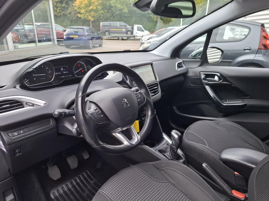 Peugeot 208 1.2 allure nav/clim/lmv/park