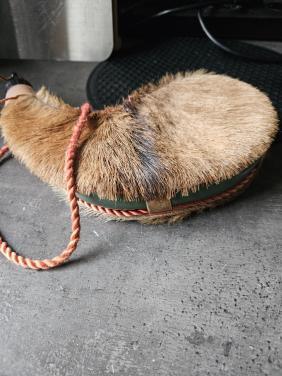 Mooie vintage drinkfles/veldfles, van leer en geitenvel..