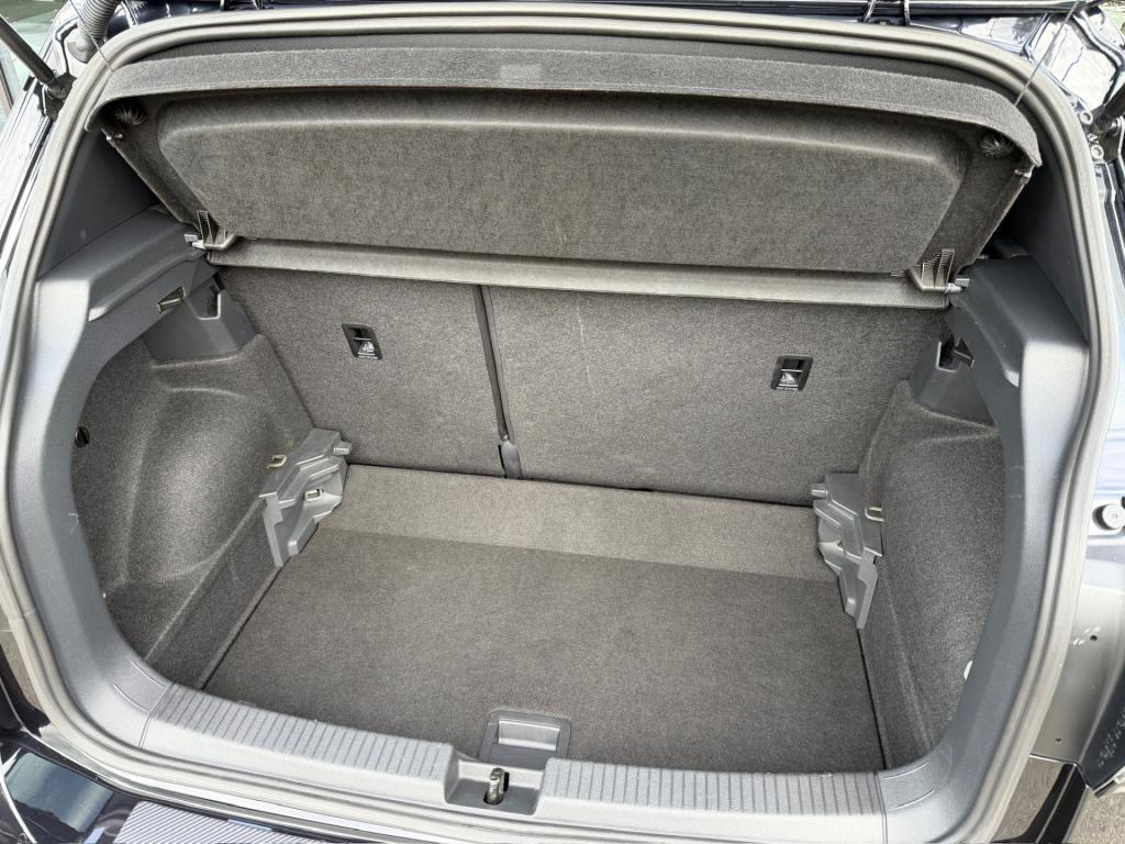 Volkswagen T-cross 1.5 tsi 150pk dsg r-line | camera | trekhaak | navi | iq