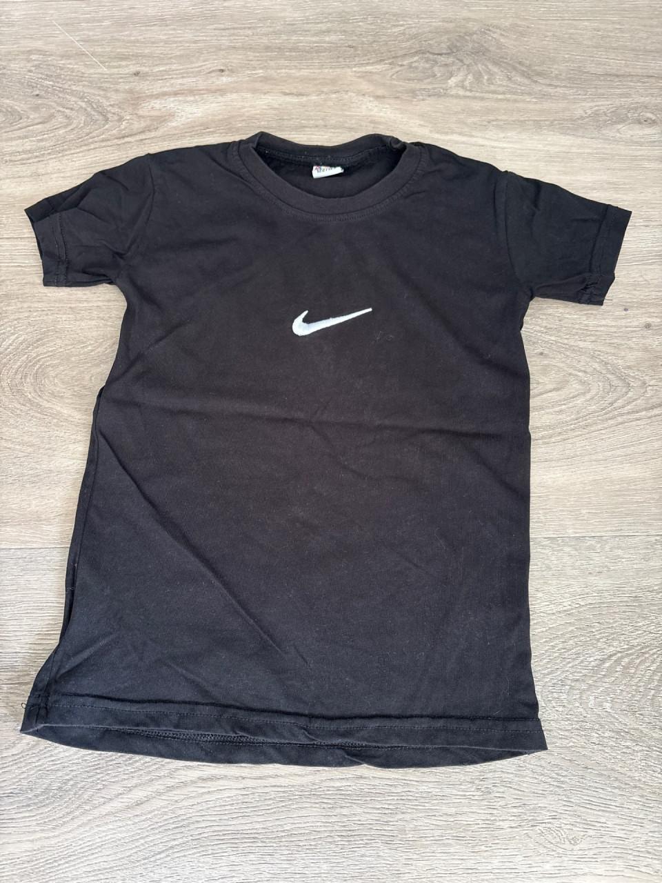 Shirt maat 122-128.