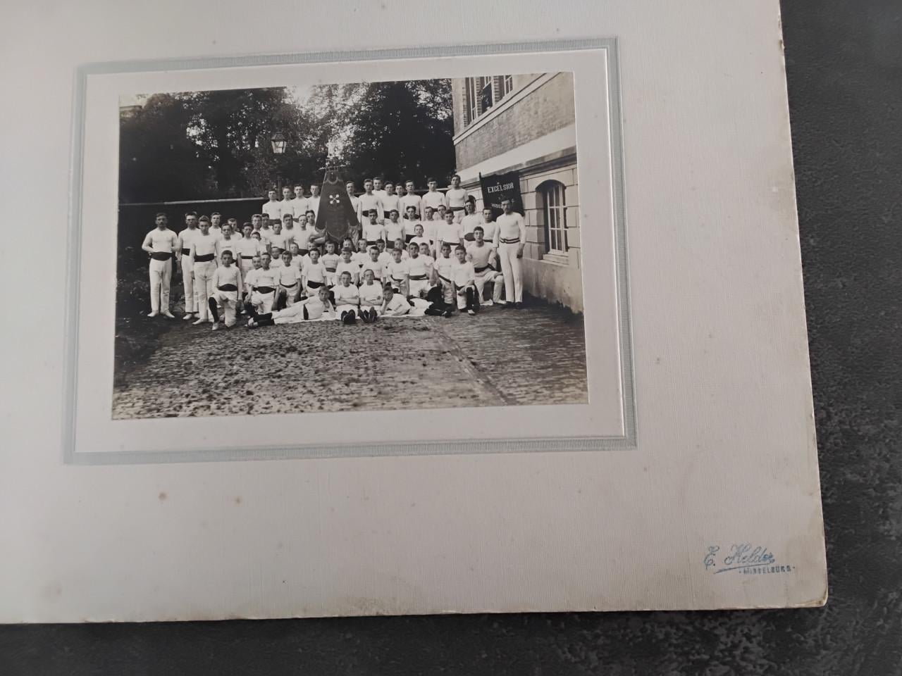 Foto op karton Middelburg Turnvereniging Exelsiorca 1920