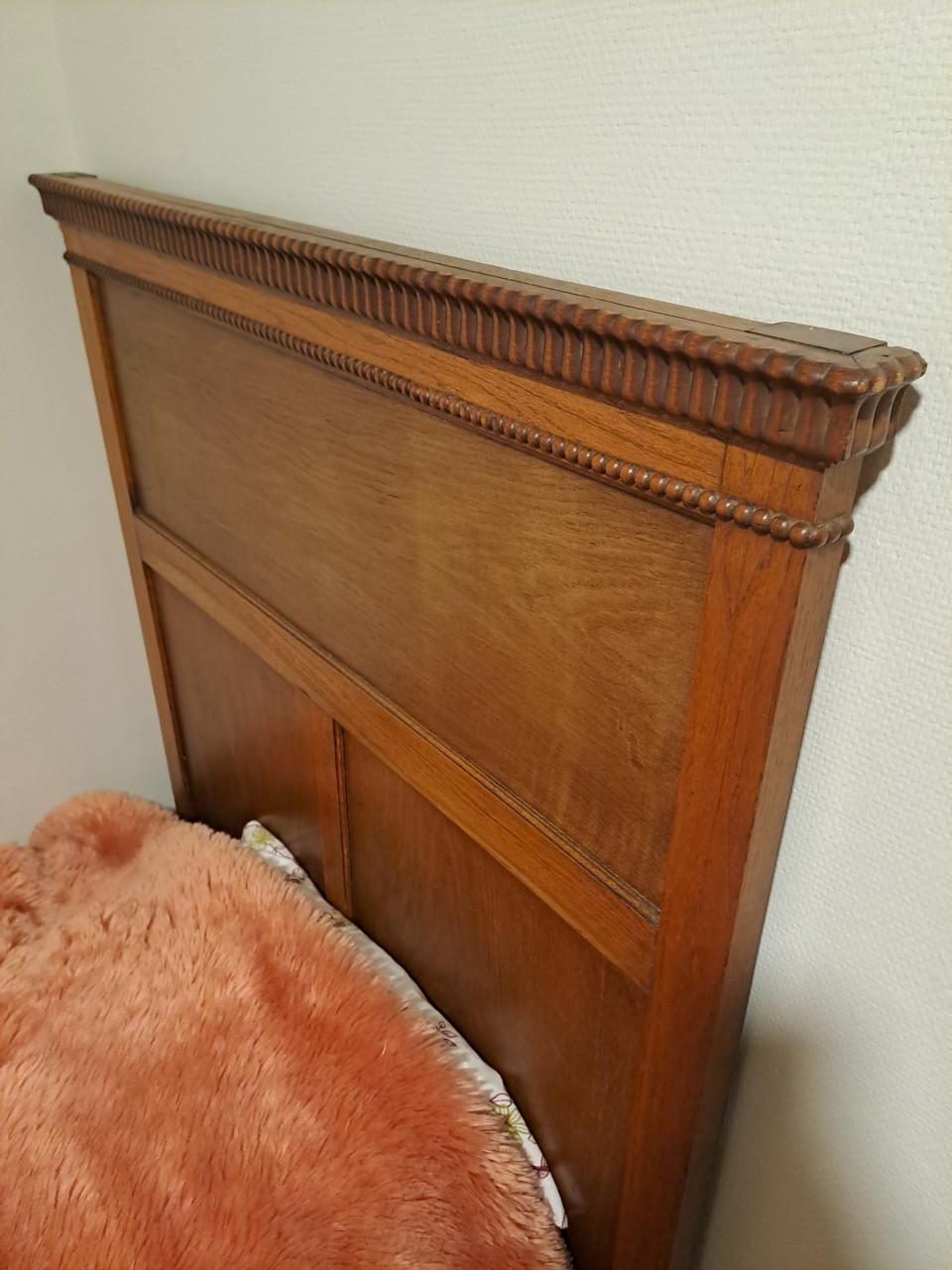 Bed, kledingkast en 2 nachtkastjes