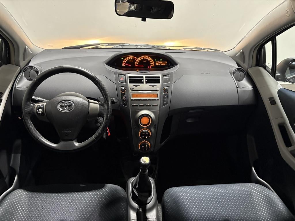 Toyota Yaris 1.3 vvti aspiration | clima | trekhaak | lm velgen |