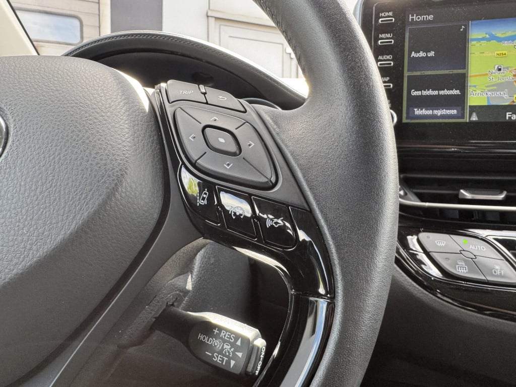 Toyota C-hr 1.8 hybrid dynamic | trekhaak afneembaar | navigatie | camera |