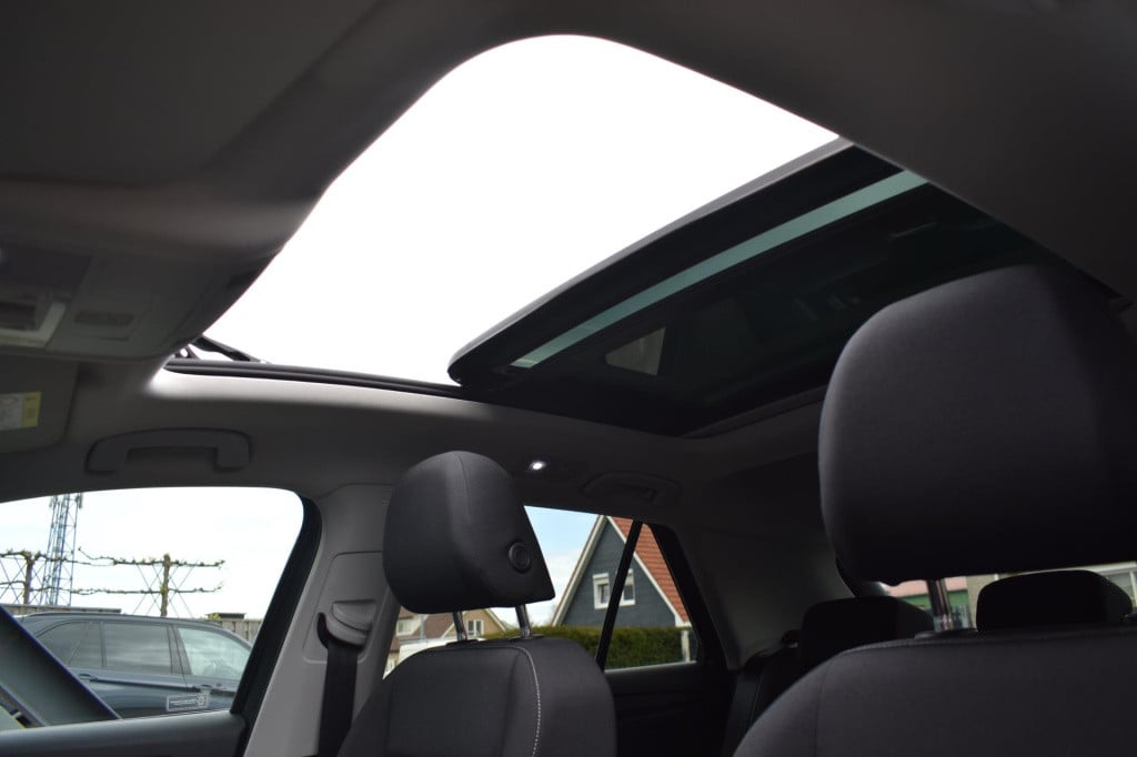 Volkswagen T-roc 1.0 tsi | panoramadak | camera | dealer onderhouden | nap 