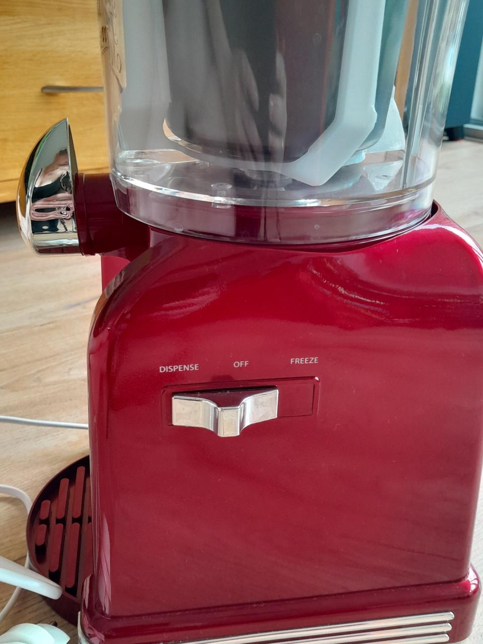 Slush puppy machine