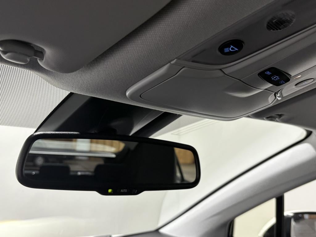 Toyota Prius 1.8 first edition | camera | bsm | pdc |