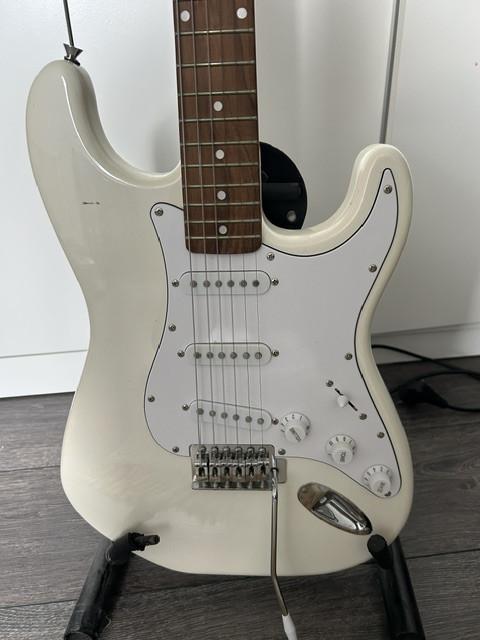 Fazley Classic Series FST118 White elektrische gitaar (stratocaster model)