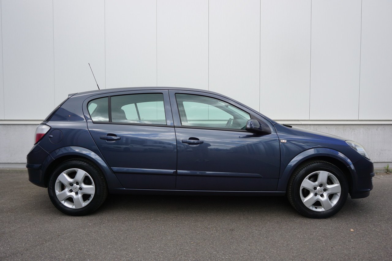 Opel Astra 1.4 Edition - Airco / Elekt. ramen / Cruise / Trekhaak / NAP