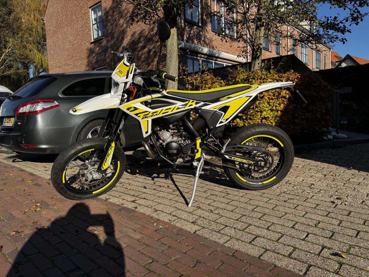 Beta RR50 track geel