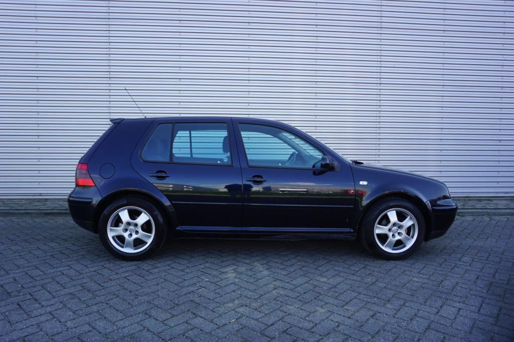 Volkswagen Golf 1.6-16v trendline airco / cruise / elektr. ramen / trekhaak
