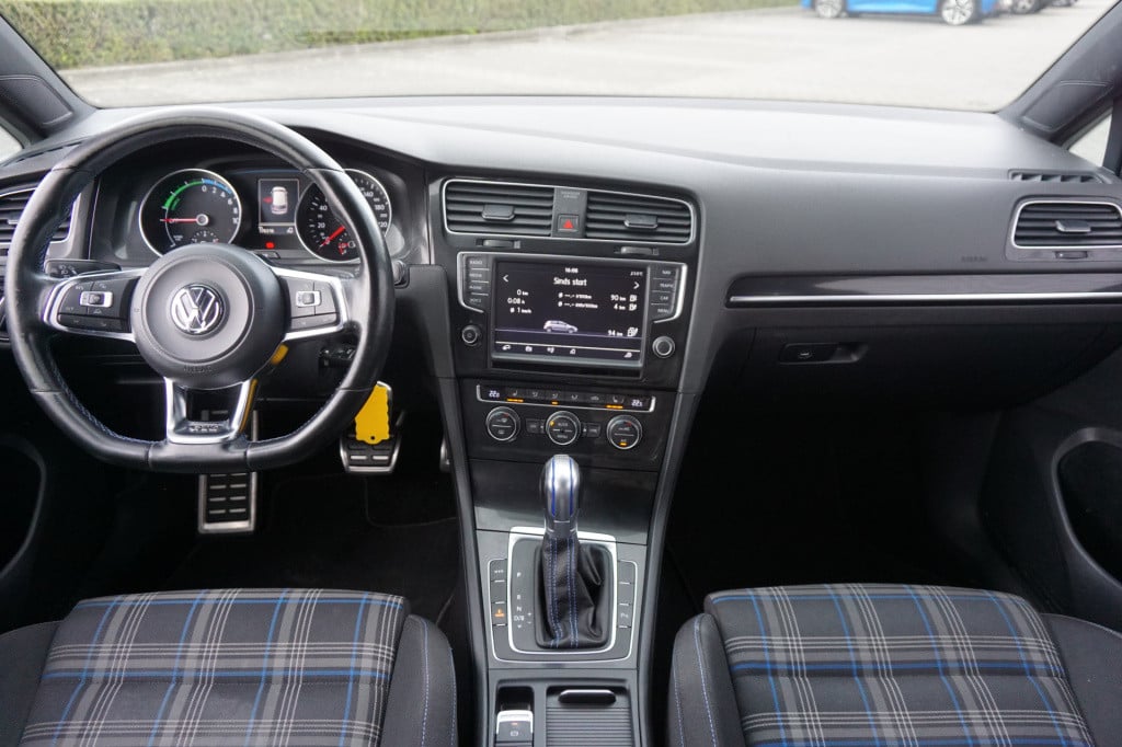 Volkswagen Golf 1.4 tsi gte airco / navi / stoelverw. / acc / parkeers. / e