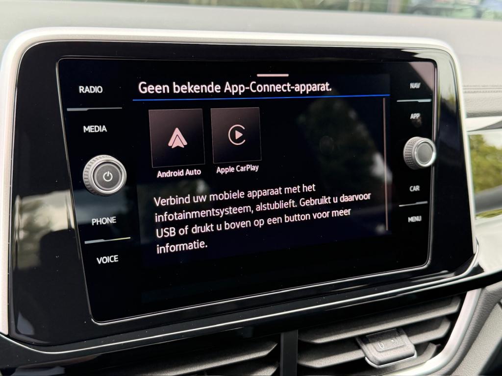 Volkswagen T-roc 1.5 tsi 150pk dsg r-line | trekhaak | camera | keyless | e