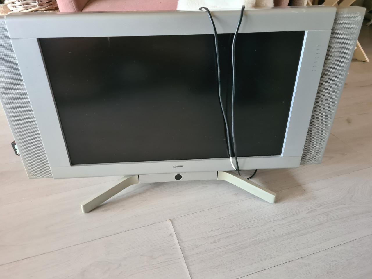 Tv met afstandsbediening (en humax kastje)