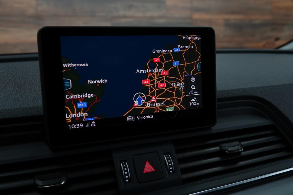 Audi Q5 2.0 quattro hybride | pano | luchtvering | led |