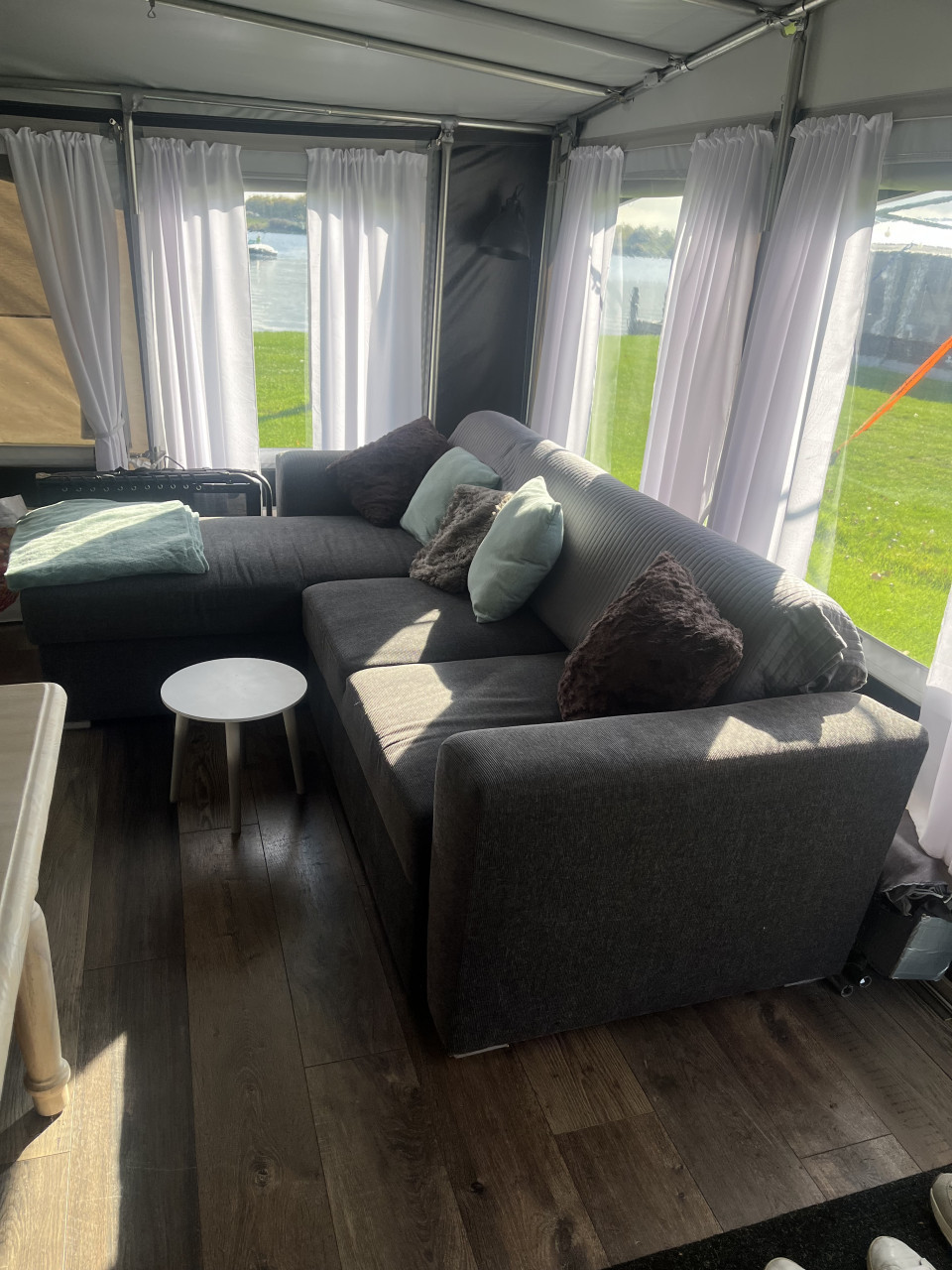Hobby KMFE 560 Ahorn de luxe met Gusto 4-seizoenen voortent