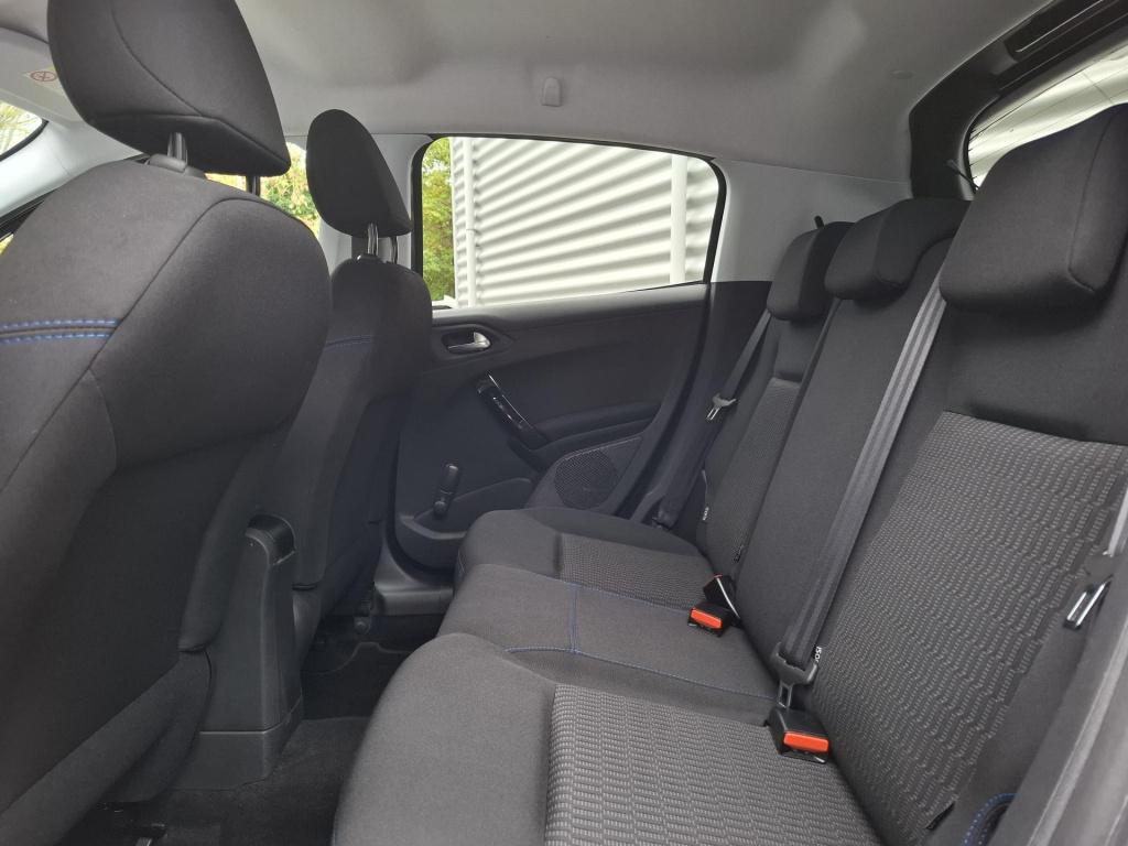 Peugeot 208 1.2 signature nav/airco/cruise/park