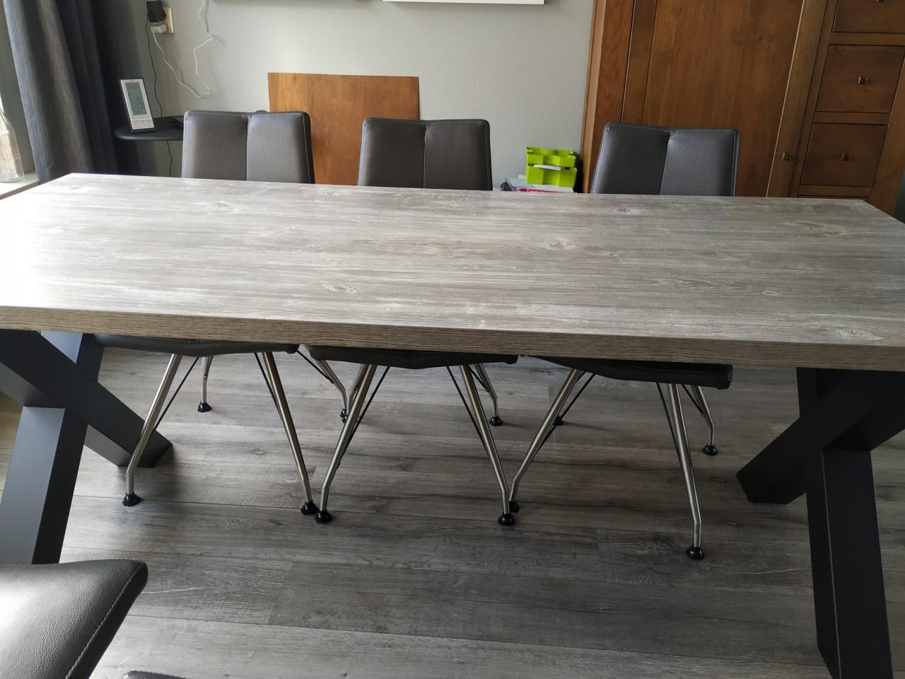 Eetkamer tafel en bijpassende salontafel