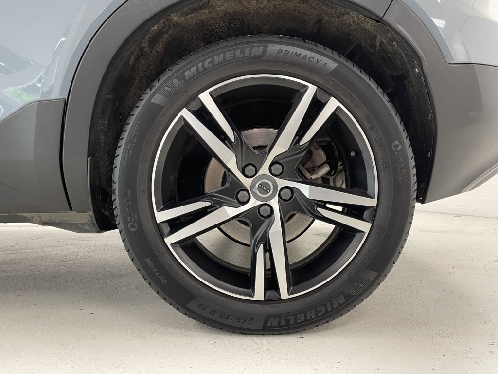 Volvo XC40 1.5 t5 recharge r-design | thunder grey | pano | trekhaak | 262p