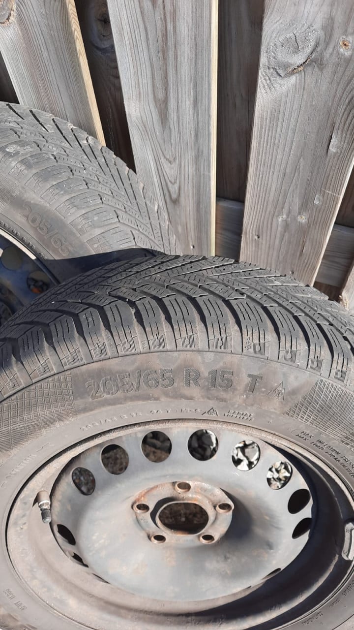 Continental winterbanden 205 x 65 R 15 T