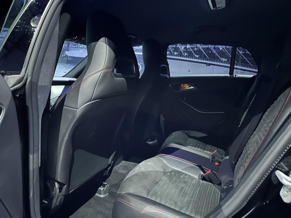 Mercedes-Benz Cla shooting brake 180 ambition *amg-line*led*