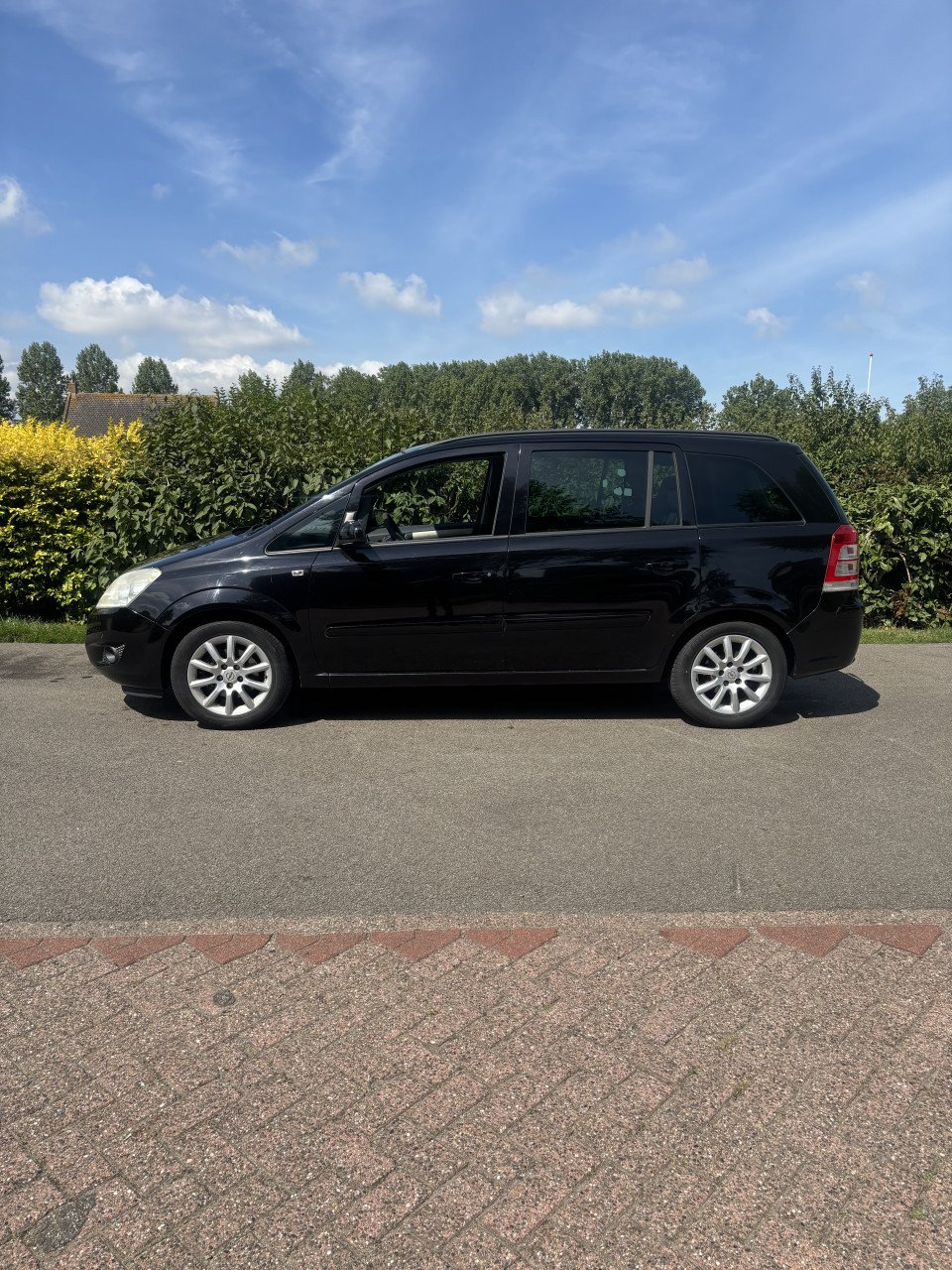 Opel Zafira met apk!